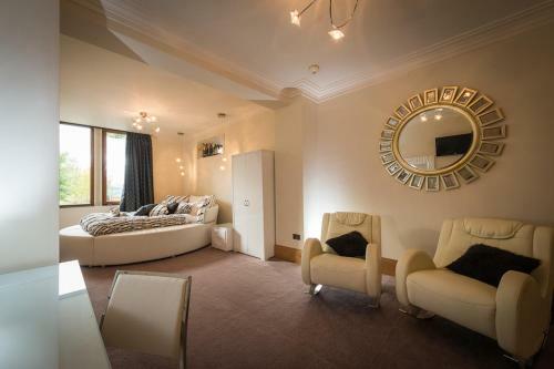 The Saddleworth Hotel