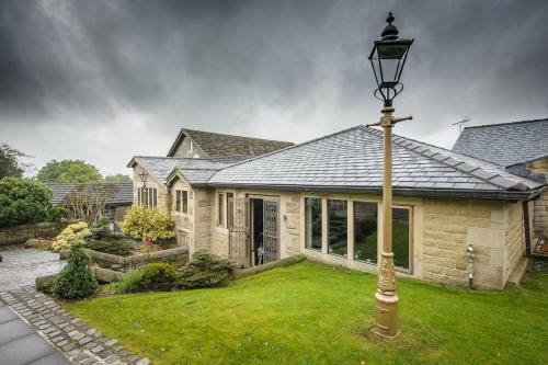 The Saddleworth Hotel
