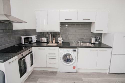 Florence Avenue, Apartment 2