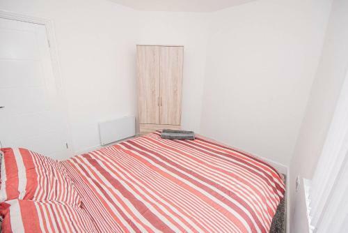 Florence Avenue, Apartment 2