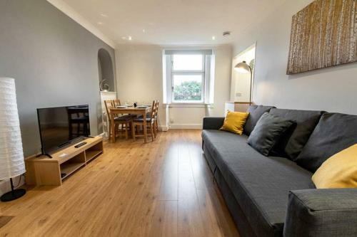 ?bright Apartment, Near University + City Centre?