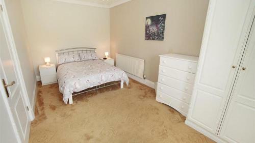 Garrod Avenue, Dunvant
