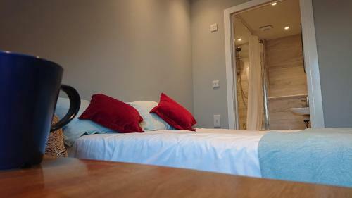 Hostal Falcon Crest Guest House