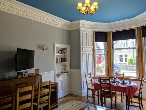 Hostal Falcon Crest Guest House