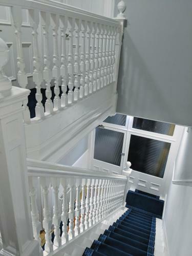 Hostal Falcon Crest Guest House