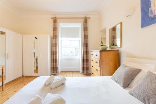 Apartamento Spacious Traditional 3 Bedroom Flat In New Town