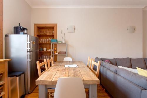 Apartamento Spacious Traditional 3 Bedroom Flat In New Town