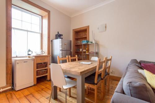 Apartamento Spacious Traditional 3 Bedroom Flat In New Town