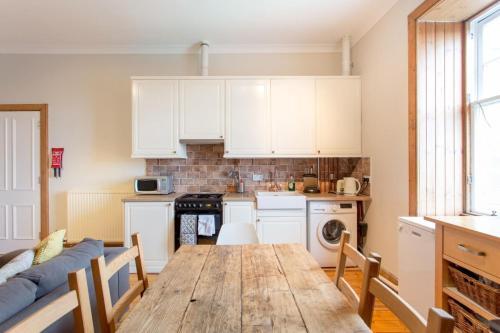 Apartamento Spacious Traditional 3 Bedroom Flat In New Town