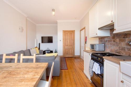 Apartamento Spacious Traditional 3 Bedroom Flat In New Town