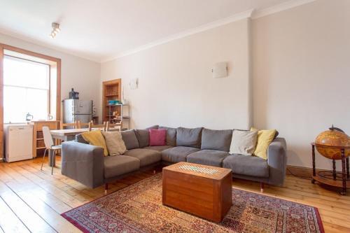 Apartamento Spacious Traditional 3 Bedroom Flat In New Town