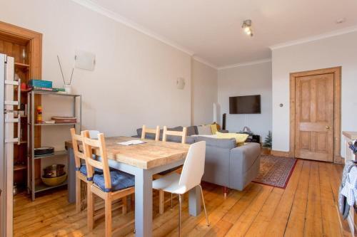 Apartamento Spacious Traditional 3 Bedroom Flat In New Town