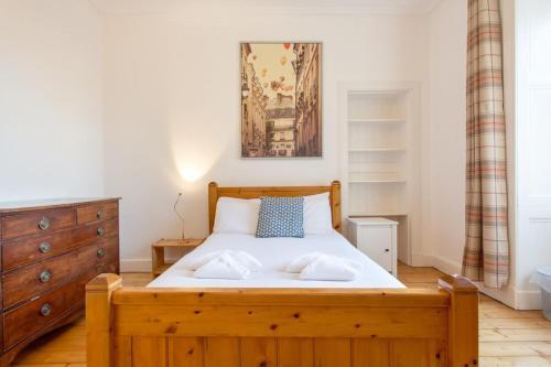 Apartamento Spacious Traditional 3 Bedroom Flat In New Town