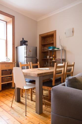 Apartamento Spacious Traditional 3 Bedroom Flat In New Town