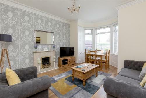 414 Spacious 2 Bedroom Ground Floor Apartment Near Leith