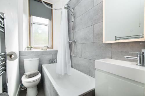 Apartamento Beautiful, Traditional 2 Bedroom Main Door Flat