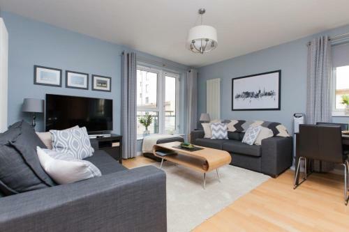 Stylish Royal Mile Apartment With Parking!