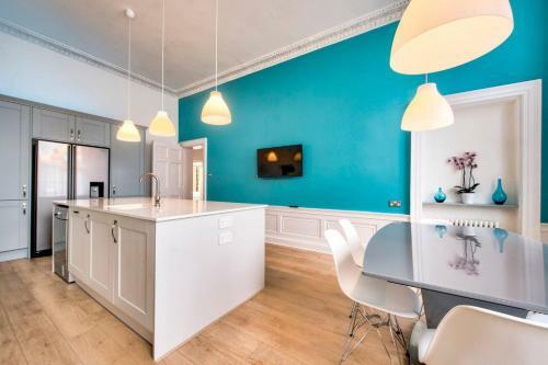 Altido Spacious And Stylish 4-bed Georgian Apartment