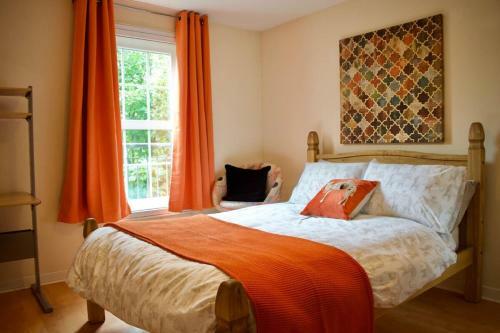 Spacious 3 Bed Apartment In Central Location