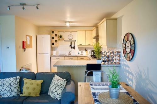 Spacious 3 Bed Apartment In Central Location