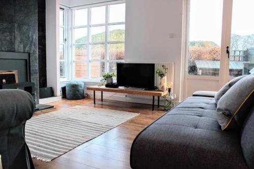 Beautiful Home With Castle Views And Garden And Parking