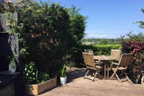 Beautiful Home With Castle Views And Garden And Parking