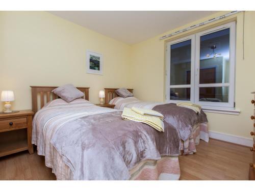 Spacious, Central Apartment. Free Parking