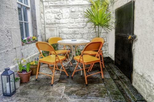 Silver Lining - Quiet St Patrick City Apartment