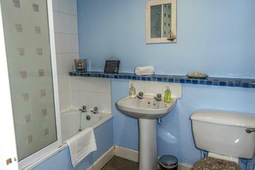 Silver Lining - Quiet St Patrick City Apartment