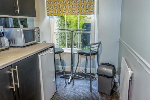 Silver Lining - Quiet St Patrick City Apartment