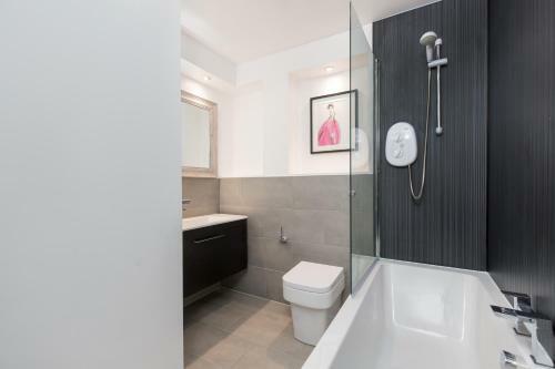 415 Lovely And Central 2 Bedroom Apartment With Secure Parking