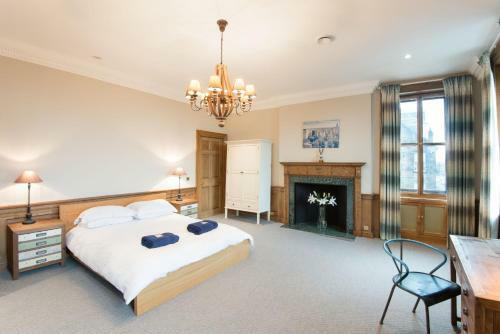 Frederick Street Apartment