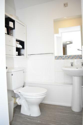 Chapel Lane - Charming Modern One Bed Apartment At The Shore!