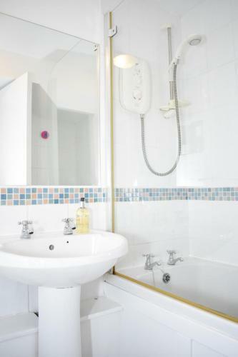 Chapel Lane - Charming Modern One Bed Apartment At The Shore!