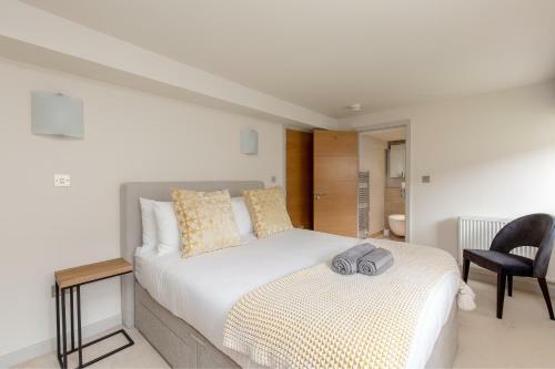 424 Stunning 2 Bedroom Duplex Apartment By The Meadows With Secure Parking