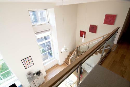 424 Stunning 2 Bedroom Duplex Apartment By The Meadows With Secure Parking