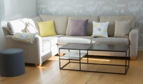 424 Stunning 2 Bedroom Duplex Apartment By The Meadows With Secure Parking