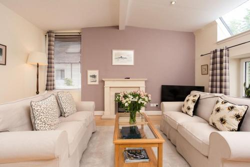 Luxury Morningside Cottage With Patio