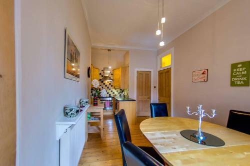 Apartamento Spacious 3br Apt Moments From The Meadows & Old Town