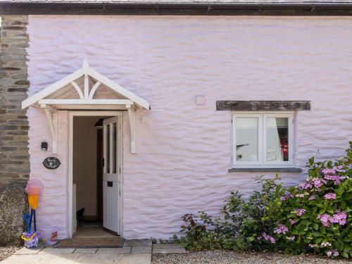 Berry Cottage - 4 Bedroom, Pet-friendly Cottage Sleeping 8