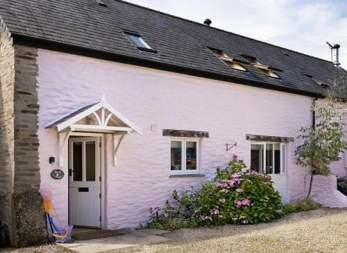 Berry Cottage - 4 Bedroom, Pet-friendly Cottage Sleeping 8