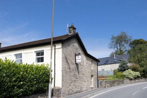 Berry Cottage - 4 Bedroom, Pet-friendly Cottage Sleeping 8