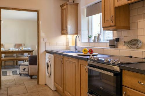 Berry Cottage - 4 Bedroom, Pet-friendly Cottage Sleeping 8