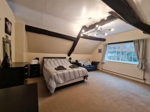 Apartamento 17th-century One Bed Studio With Parking & Garden!