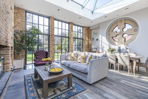 Eltham Chateau Sleeps 24