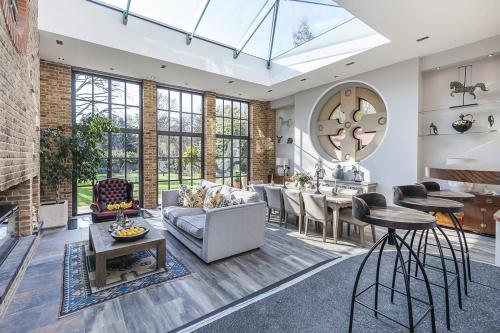 Eltham Chateau Sleeps 24
