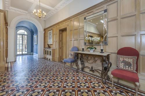 Eltham Chateau Sleeps 24