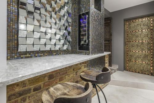 Eltham Chateau Sleeps 24