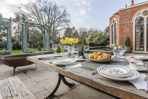 Eltham Chateau Sleeps 24