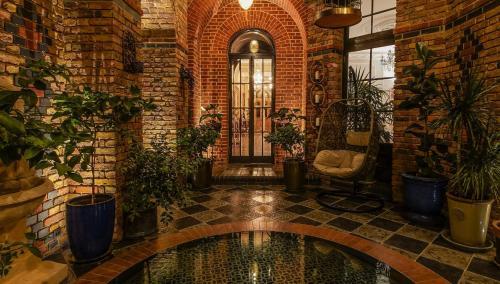 Eltham Chateau Sleeps 24